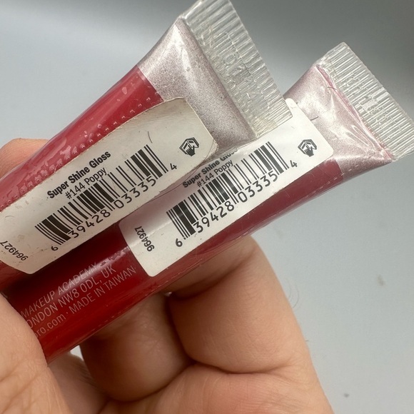 MUA Super Shine Gloss (Poppy)  lip color - Picture 3 of 5